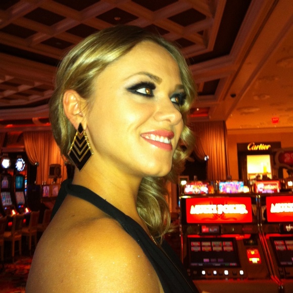 Meet your Posher, Inga - Picture 1 of 1